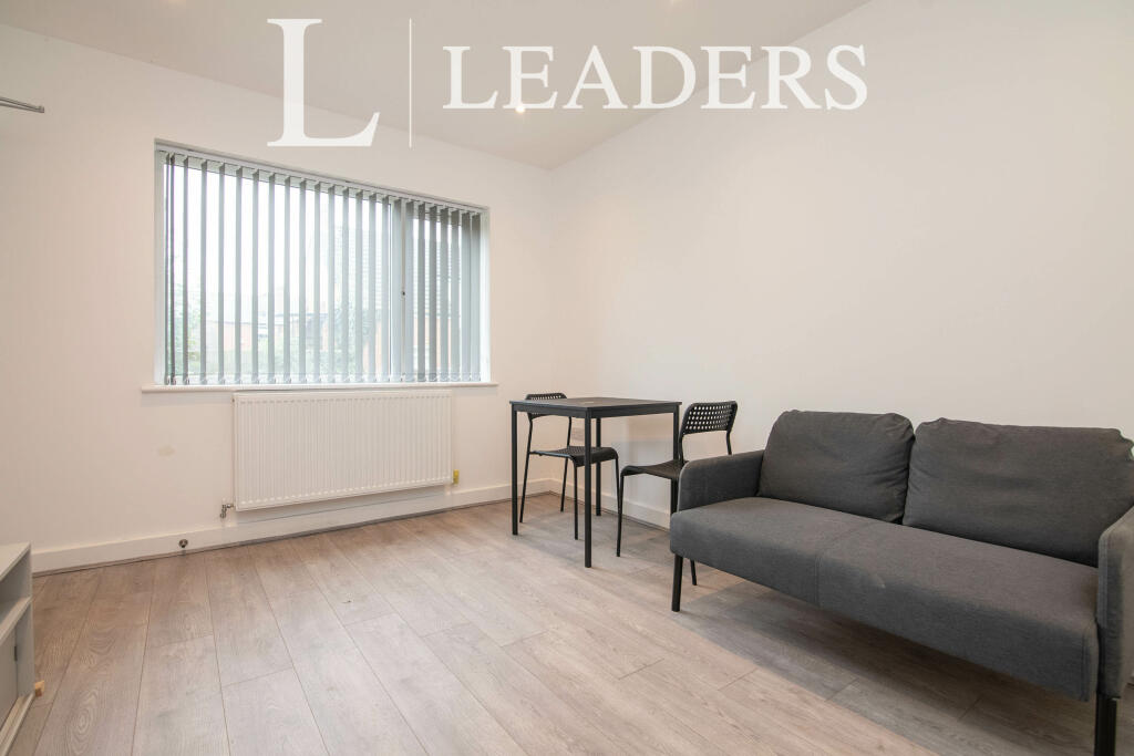 Additional image 6 of Room 5, Adams Hill, B32