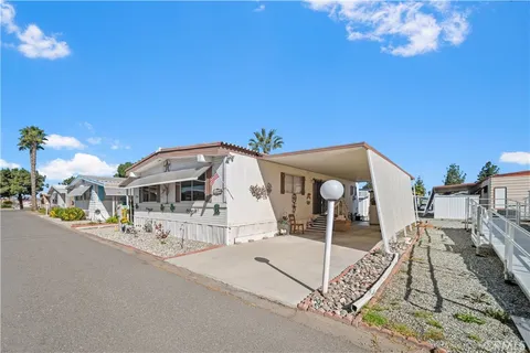 725 W Thornton Avenue Unit 124, Hemet, CA 92543