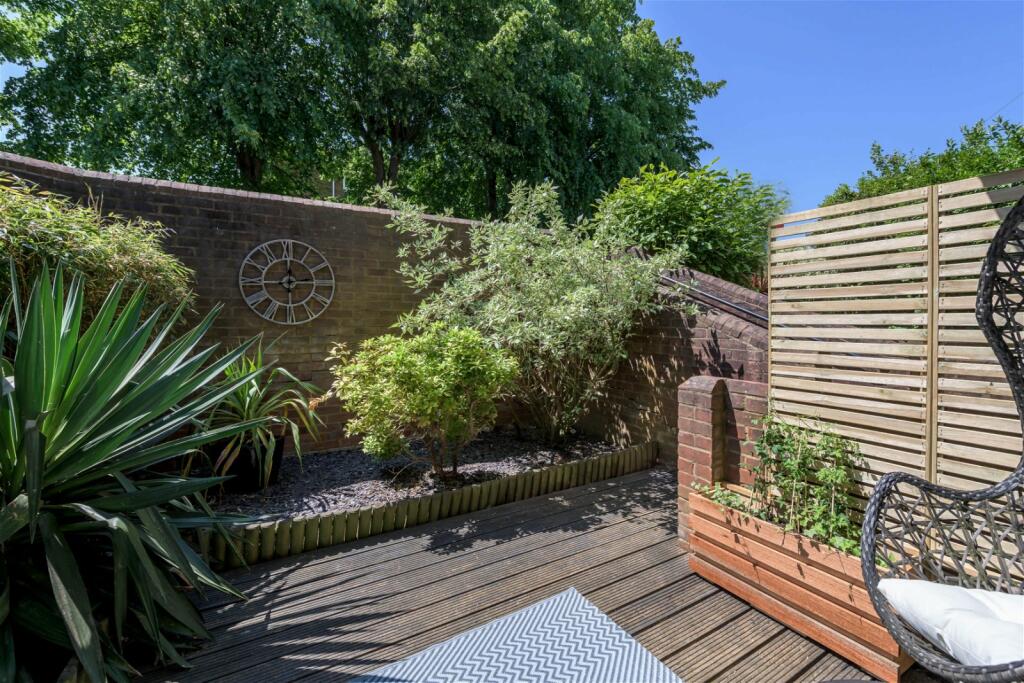 Additional image 21 of Potential to convert to a two bedroom apartment