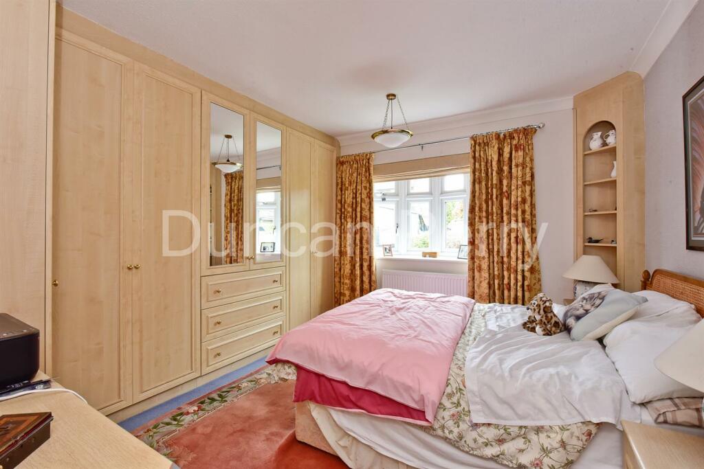 Additional image 10 of Skimpans Close, Welham Green