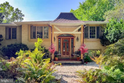 Primary image of 445 E E Rock, Allentown, PA 18103