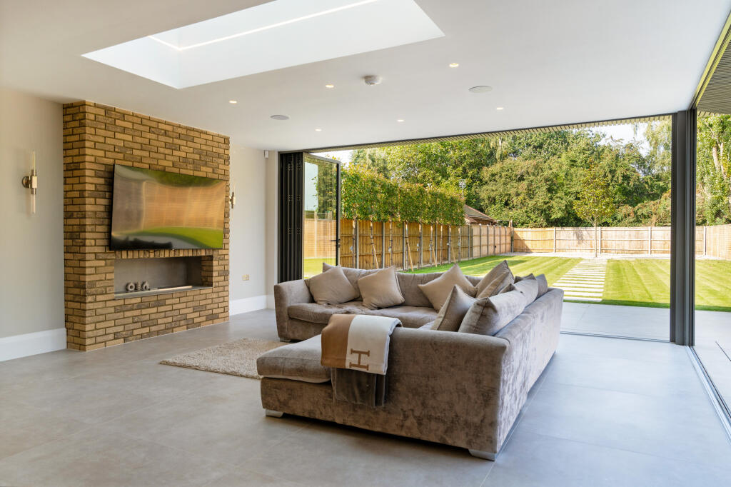 Additional image 6 of Tithe Barn Close, St. Albans, AL1