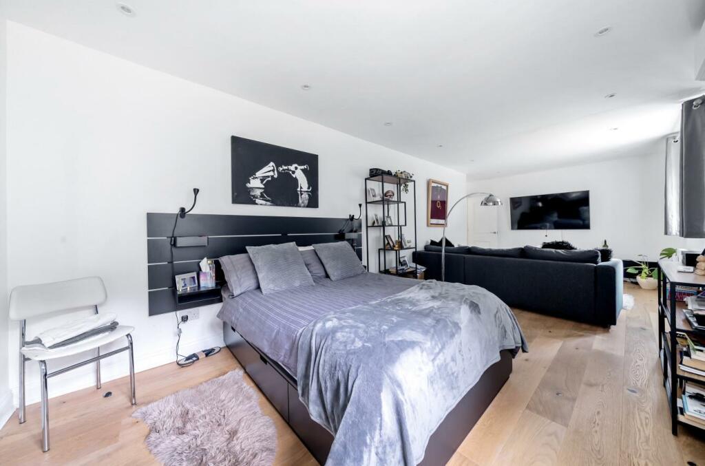 Additional image 18 of Dixons Hill Close, North Mymms, Hertfordshire