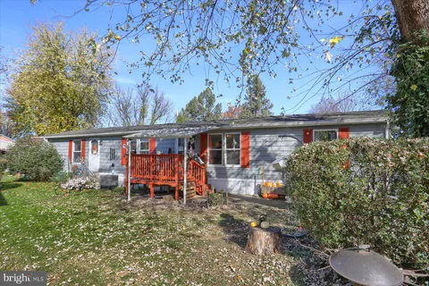 100 Market Street #8, Bainbridge, PA 17502