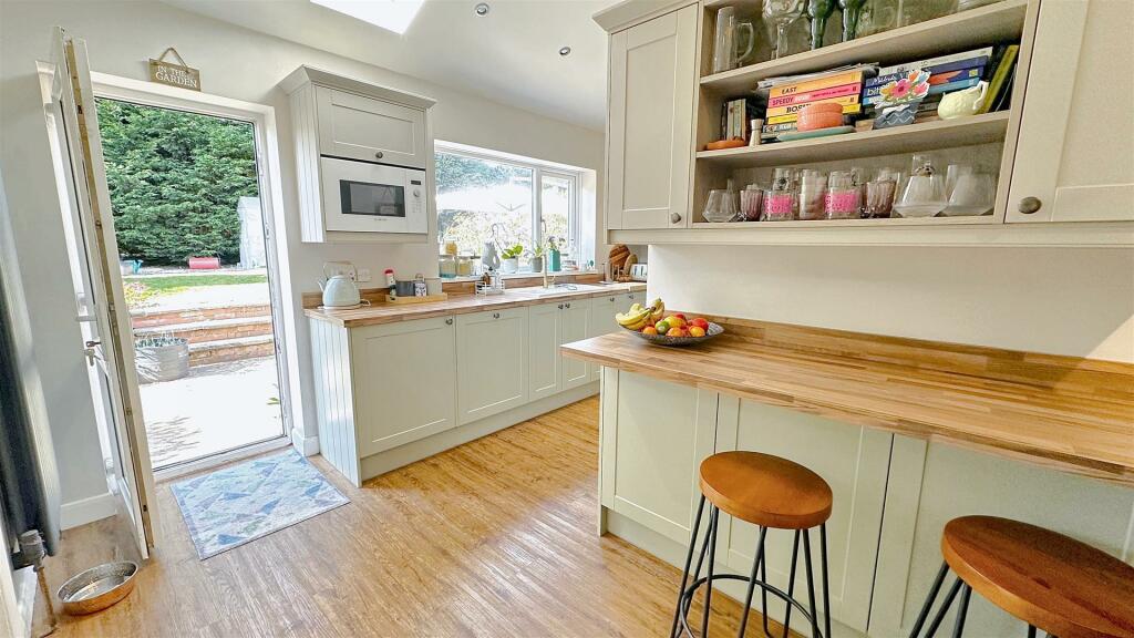 Additional image 5 of Woodfall Avenue, Cotteridge, Birmingham