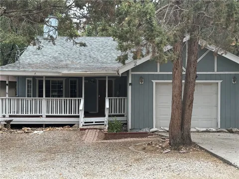 307 Highland Lane, Sugarloaf, CA 92386