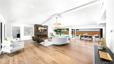 18823 La Amistad Pl, Tarzana, CA 91356