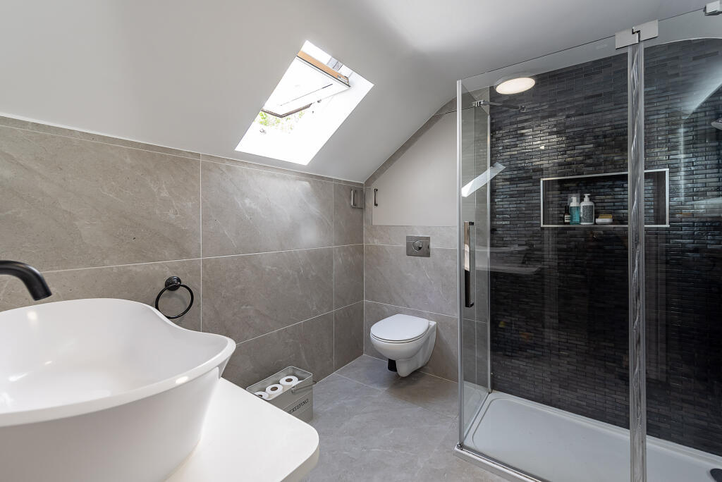 Additional image 16 of Holly Lane, Harpenden, AL5