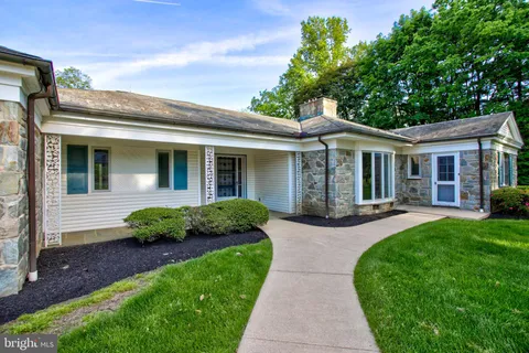 Property image - 1536 New Holland Pike, Lancaster, PA 17601