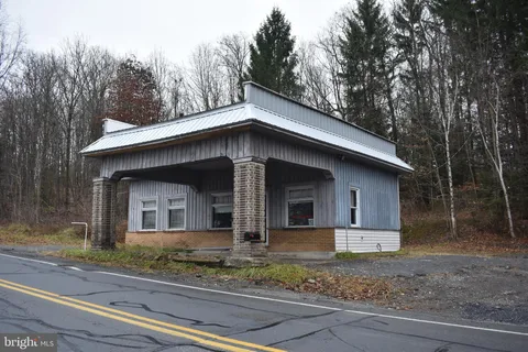 107 E Sycamore Street, Snow Shoe, PA 16874