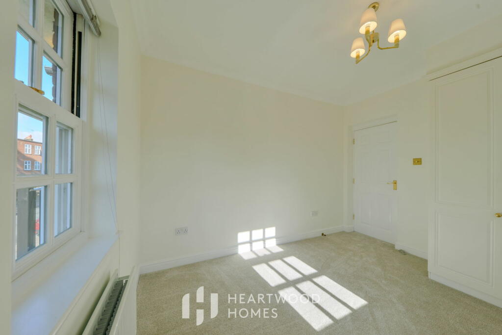 Additional image 13 of Town centre location