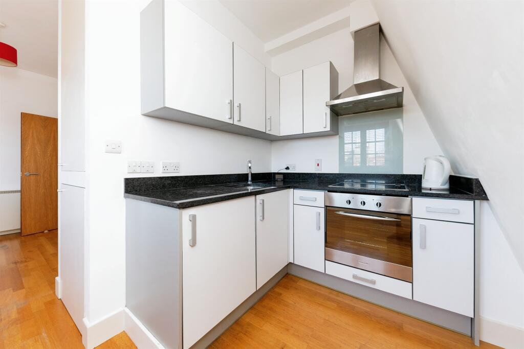 Additional image 11 of Stonehills, Welwyn Garden City