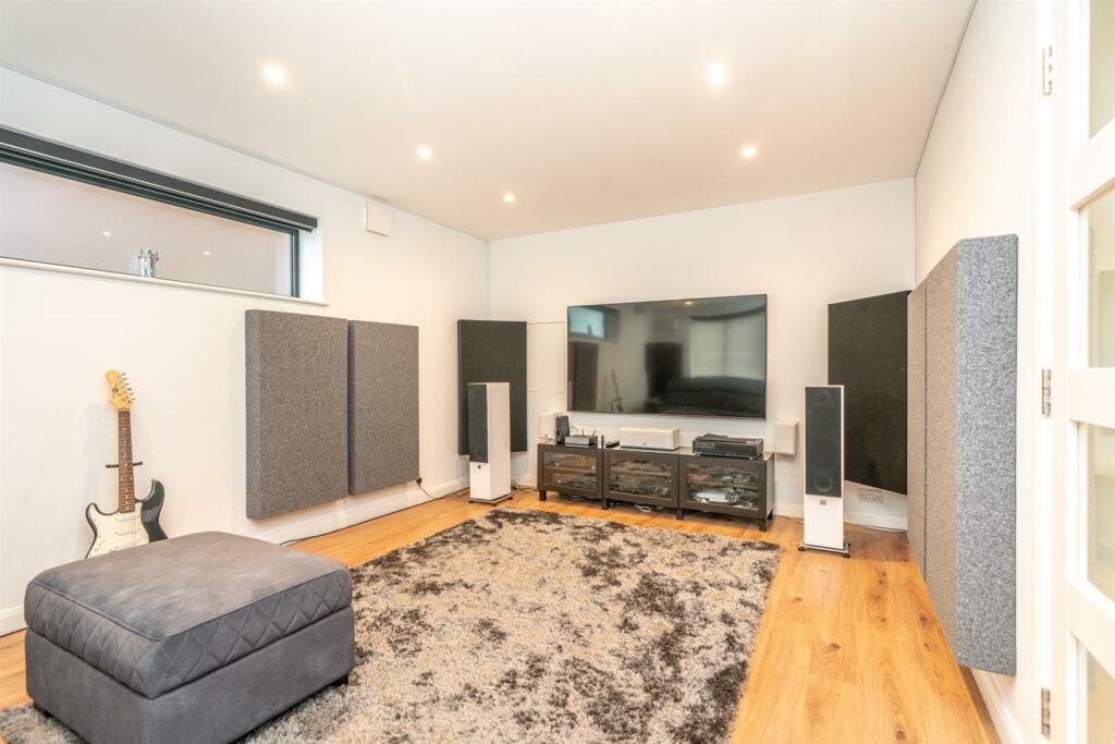 Additional image 6 of Oakwood Road, Bricket Wood