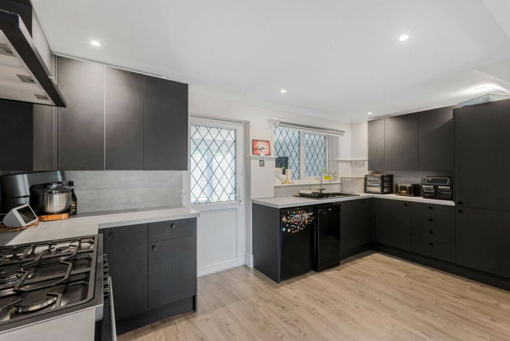 Additional image 20 of Puttocks Drive, Welham Green