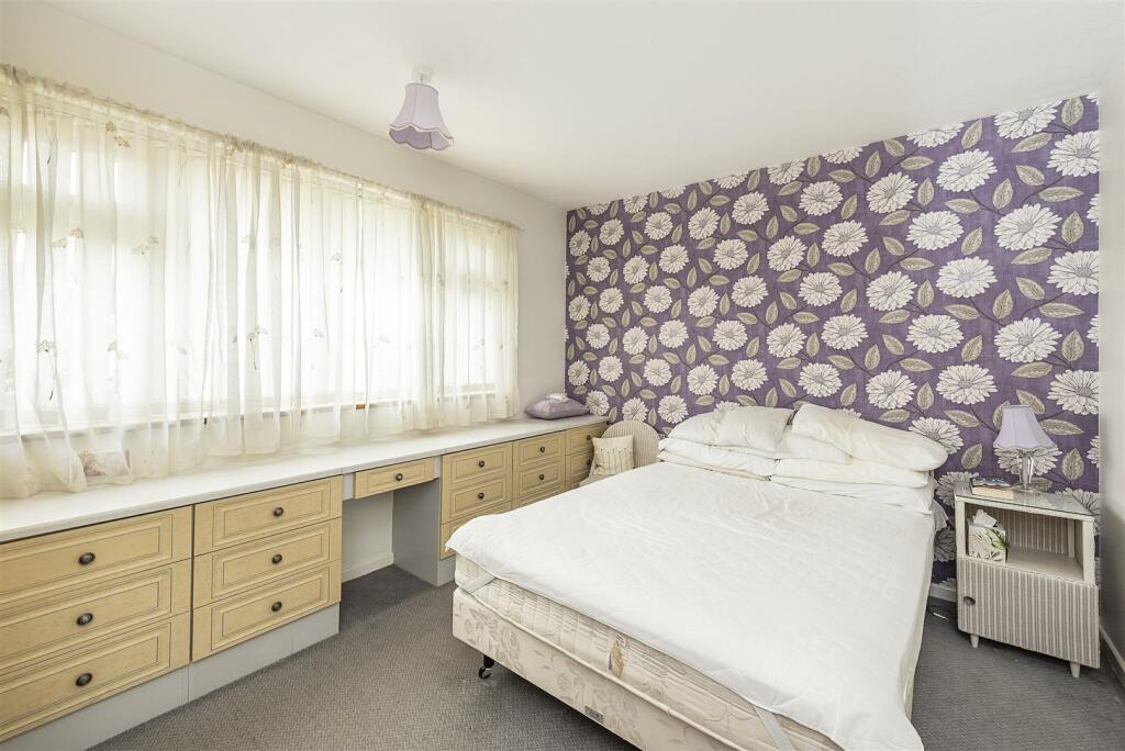 Additional image 7 of Swans Close, St. Albans