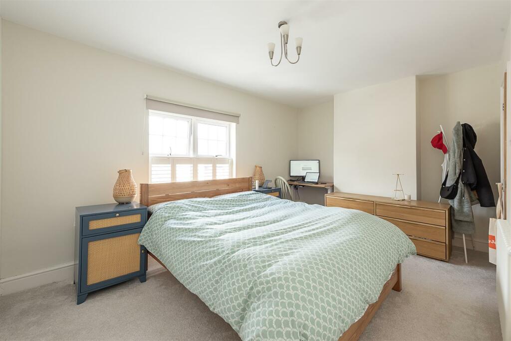 Additional image 7 of Park Mount, Harpenden