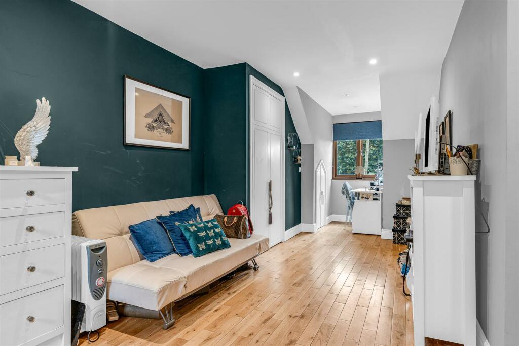 Additional image 23 of Canonsfield Road, Welwyn