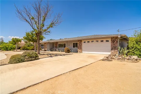 18016 Mauna Loa Street, Hesperia, CA 92345