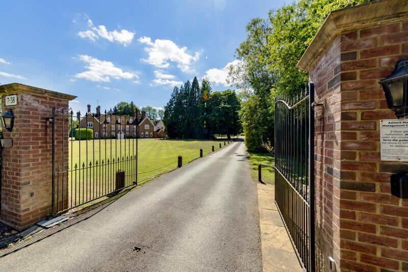Additional image 23 of Astwick Manor, Coopers Green Lane