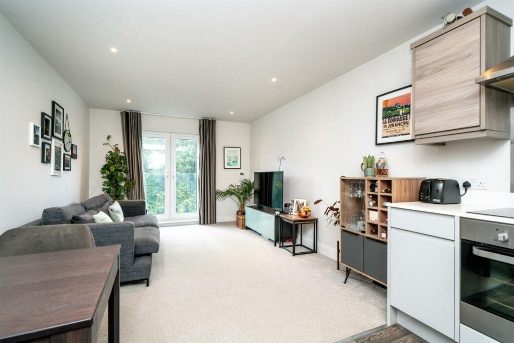 Additional image 5 of Woodland Court, Soothouse Spring, St. Albans