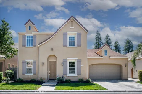 42 W Serena Avenue, Clovis, CA 93619