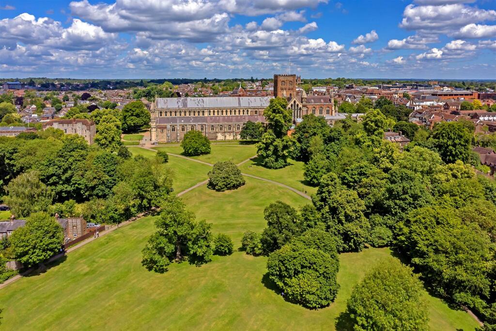 Additional image 44 of Pondwicks Close, St.Albans