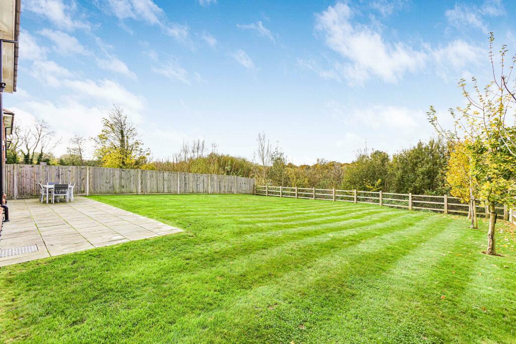 Additional image 5 of Lake View, Frogmore, AL2