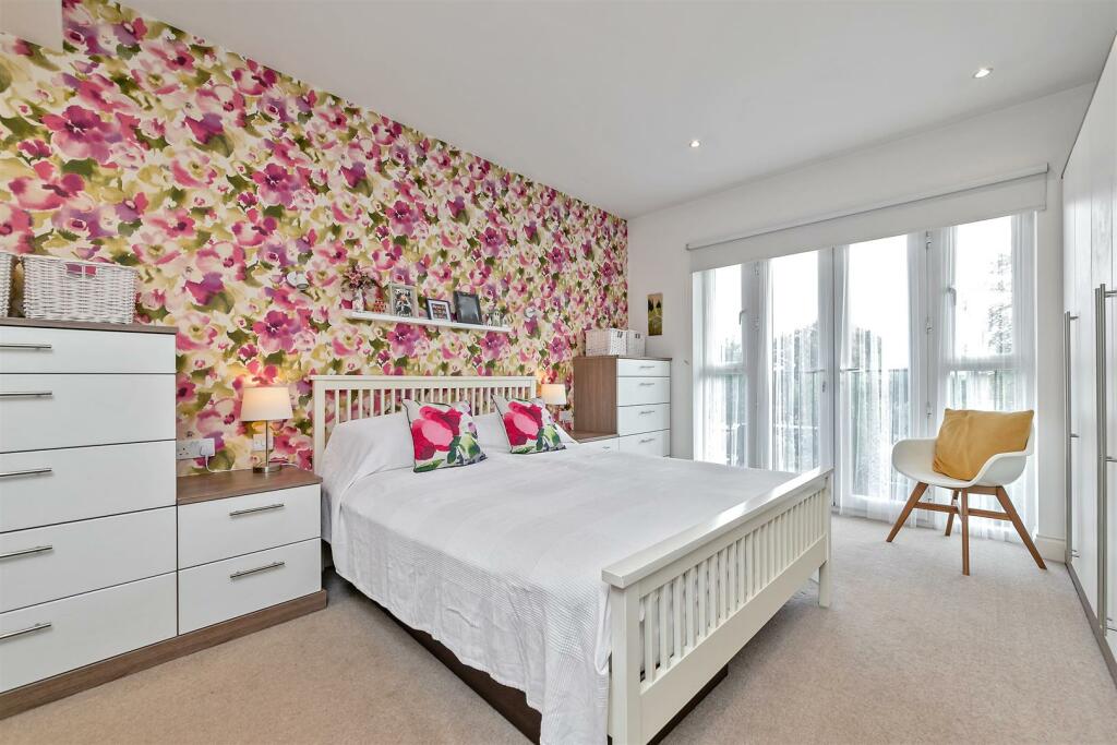 Additional image 18 of Longacres, St. Albans