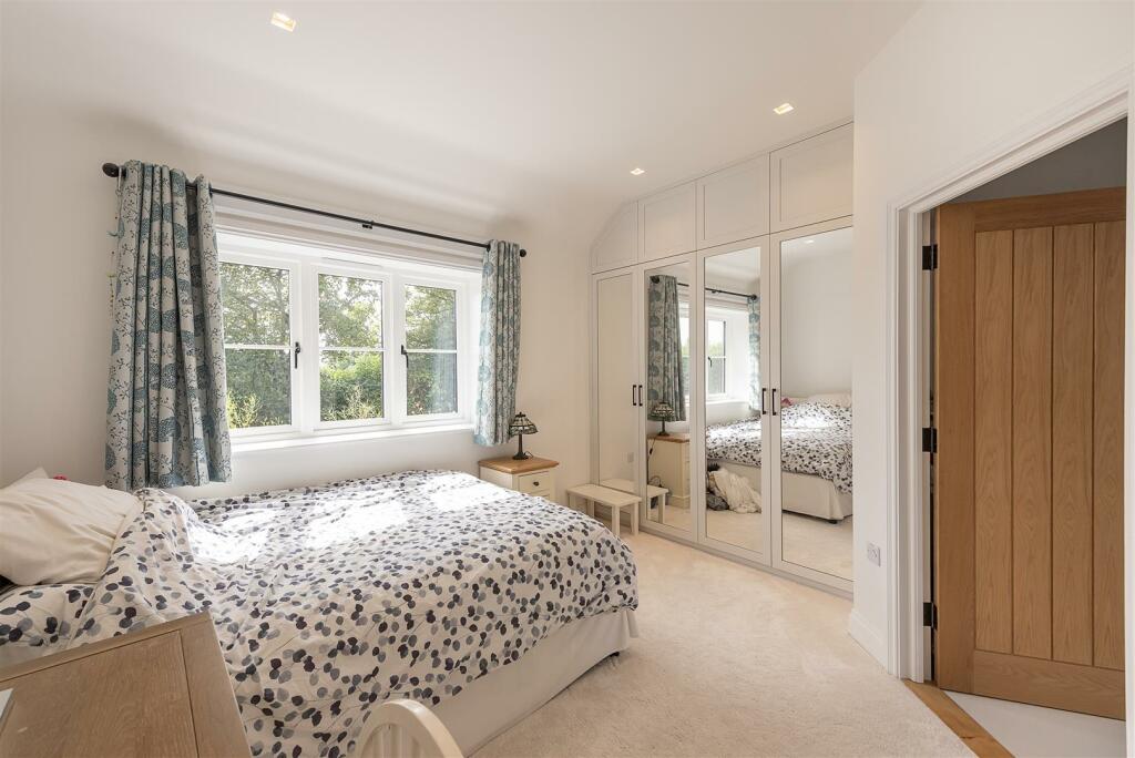 Additional image 7 of Mackerye End, Harpenden