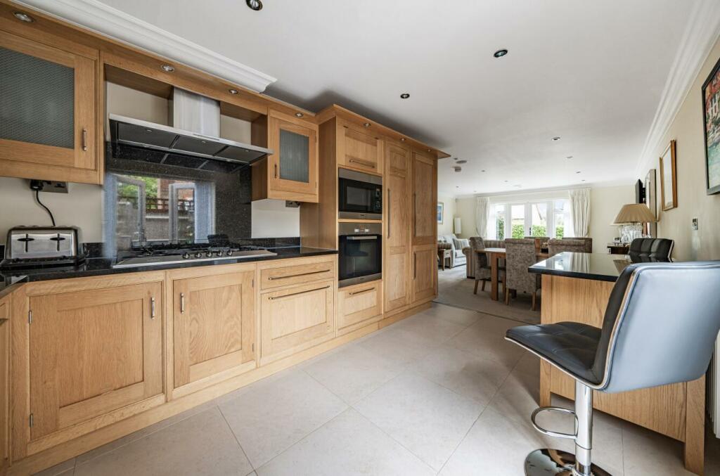 Additional image 5 of Essendon