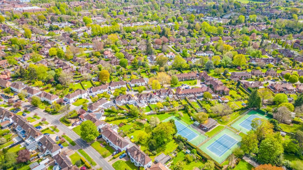 Additional image 28 of Dellcott Close, West Side, Welwyn Garden City, Hertfordshire, AL8