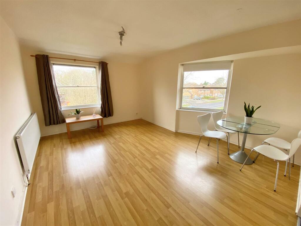 Additional image 6 of 2 Bedroom Flat