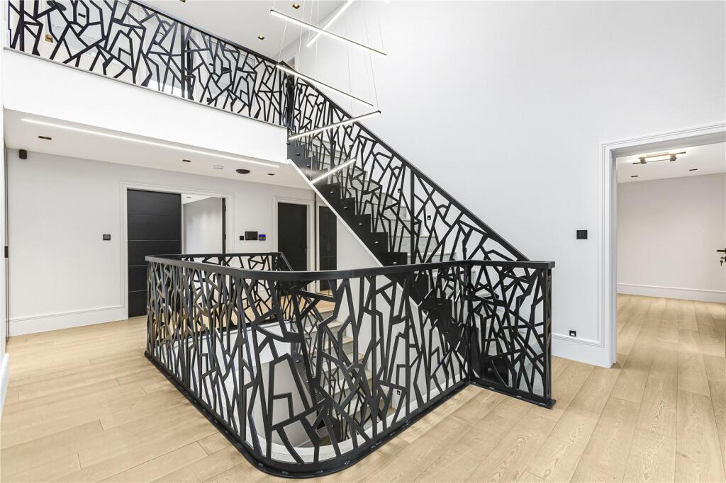 Additional image 28 of Brookmans Avenue, Brookmans Park, Hertfordshire, AL9