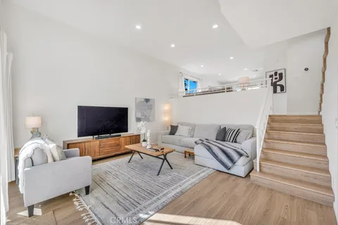 19545 Sherman Way Unit 90, Reseda, CA 91335