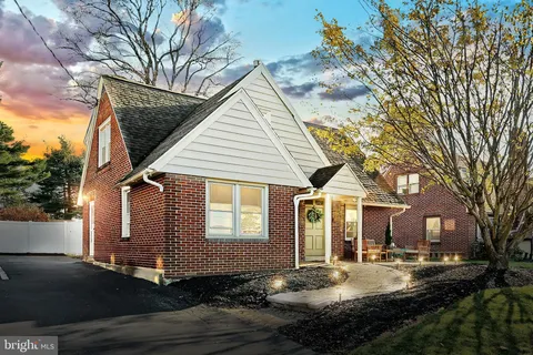 472 Edgehill Road, York, PA 17403