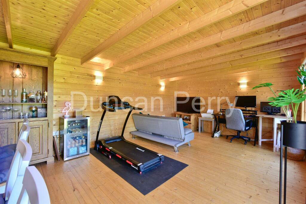 Additional image 18 of Oaklands Avenue, Brookmans Park