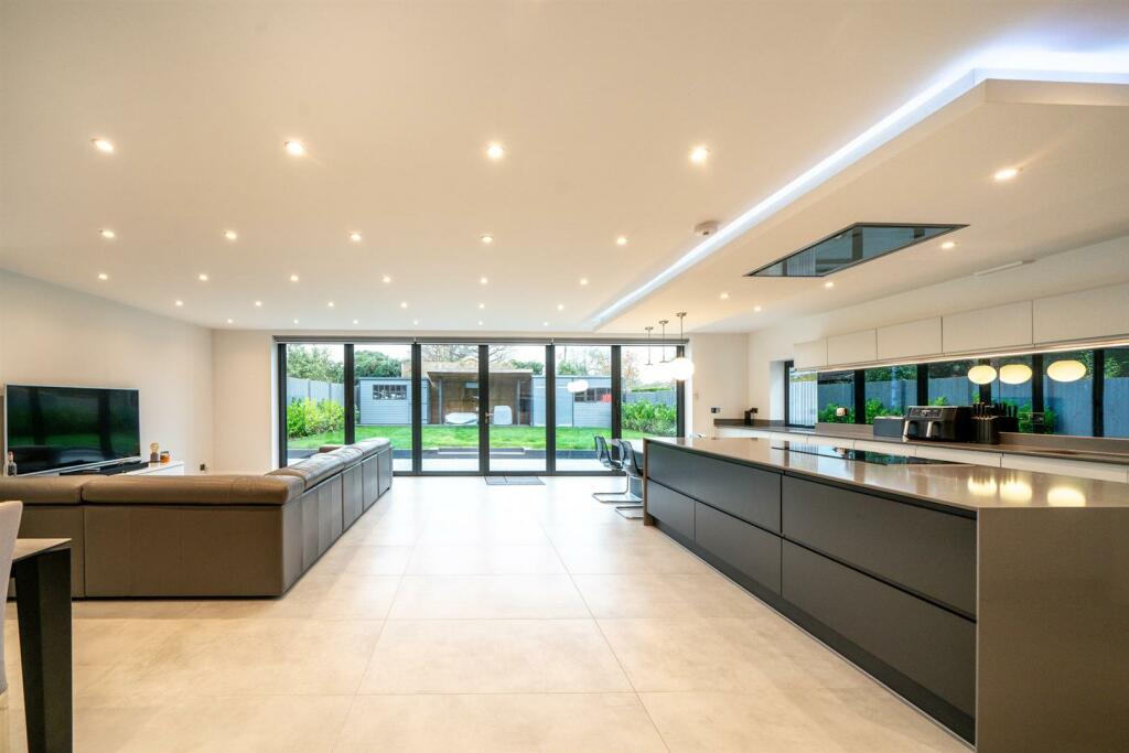 Additional image 25 of Oakwood Road, Bricket Wood