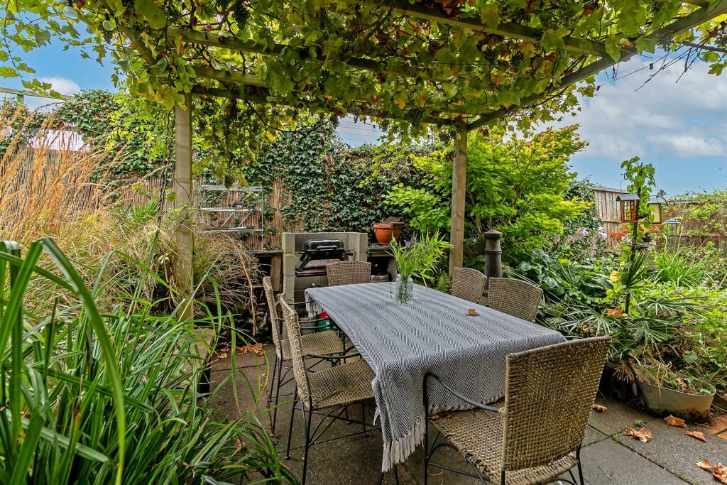 Additional image 29 of Roe Green Close, Hatfield