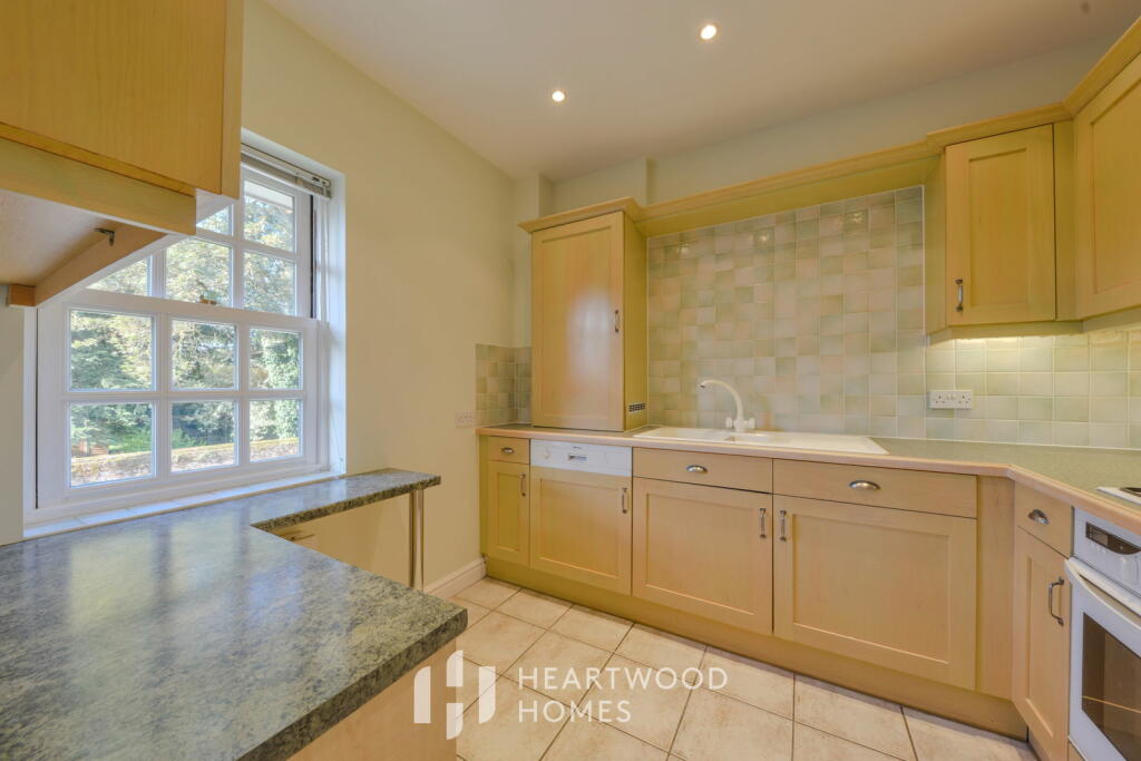 Additional image 4 of Town centre location