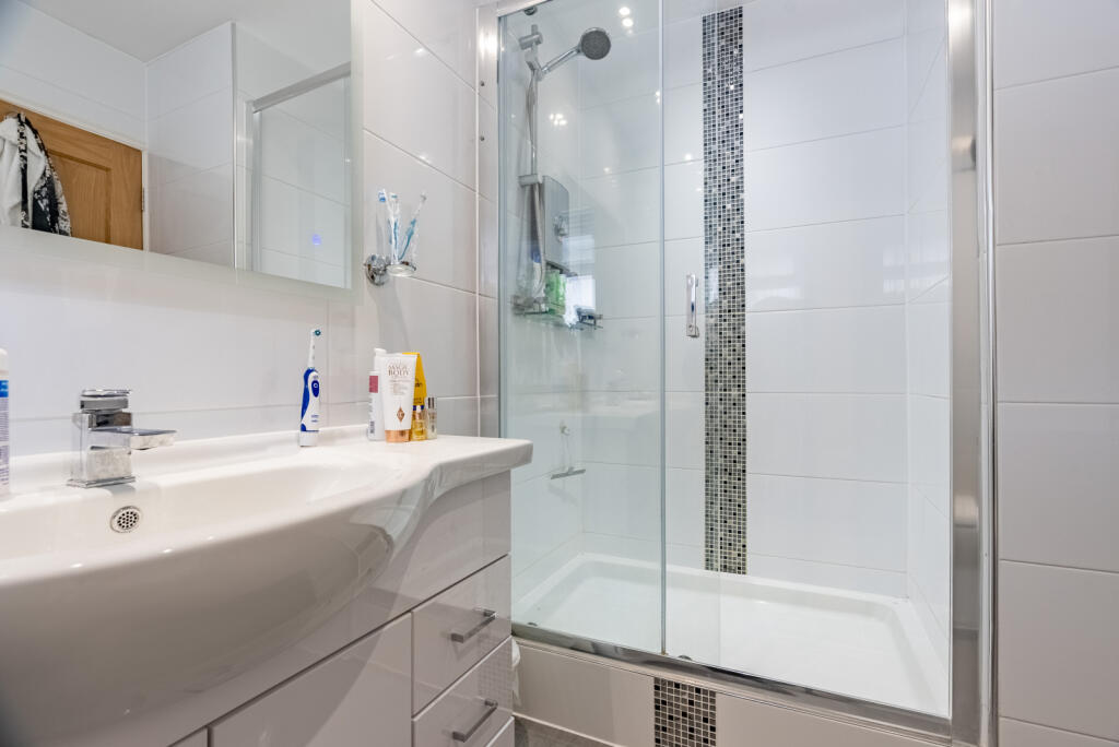 Additional image 17 of Mount Drive, Park Street, St. Albans, Hertfordshire, AL2