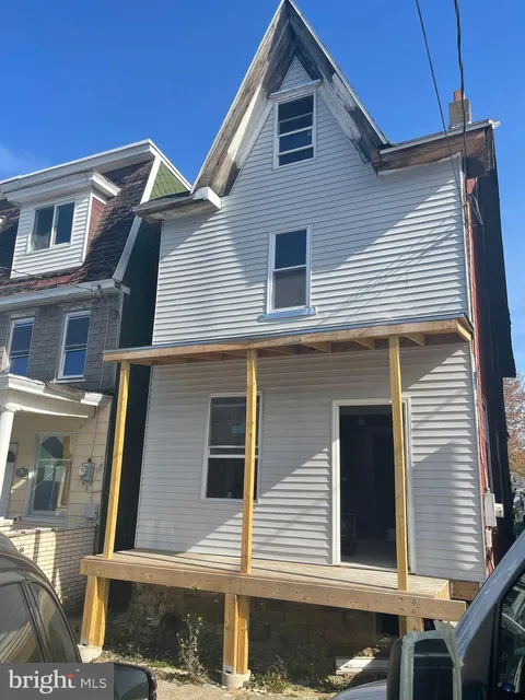 21 S Locust Street, Mount Carmel, PA 17851