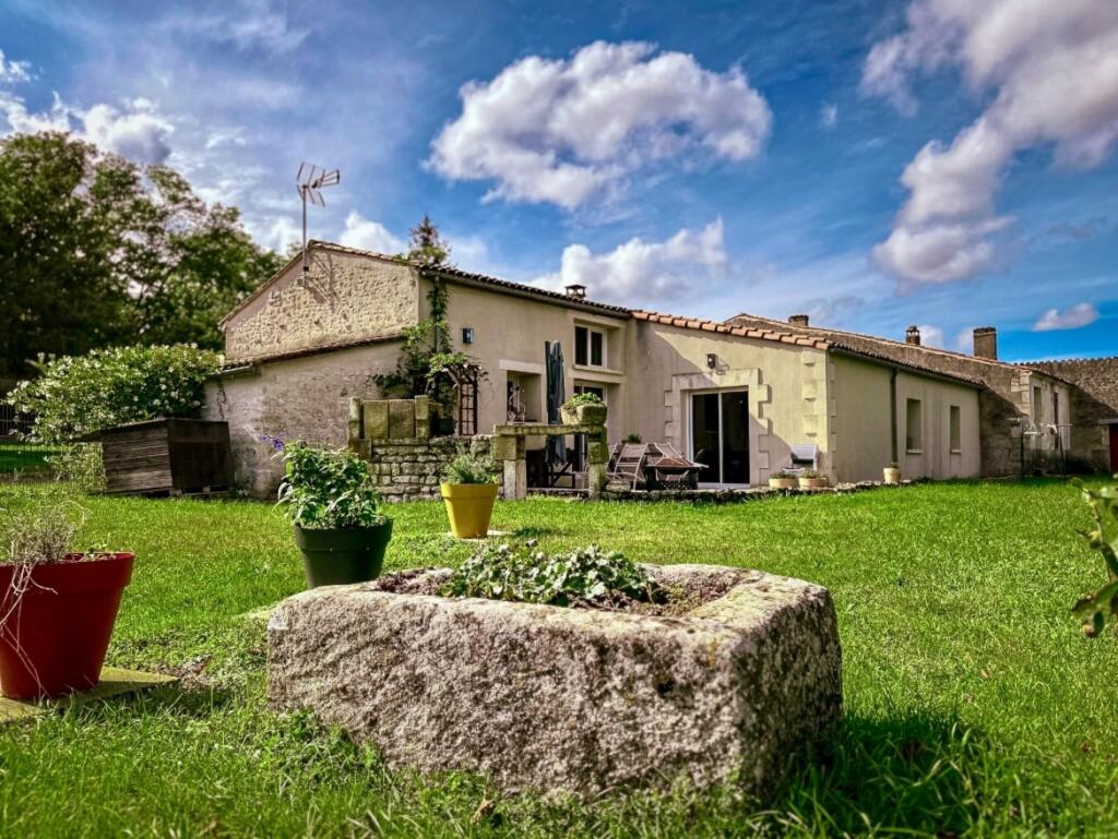 Primary image of 17260 gemozac, France