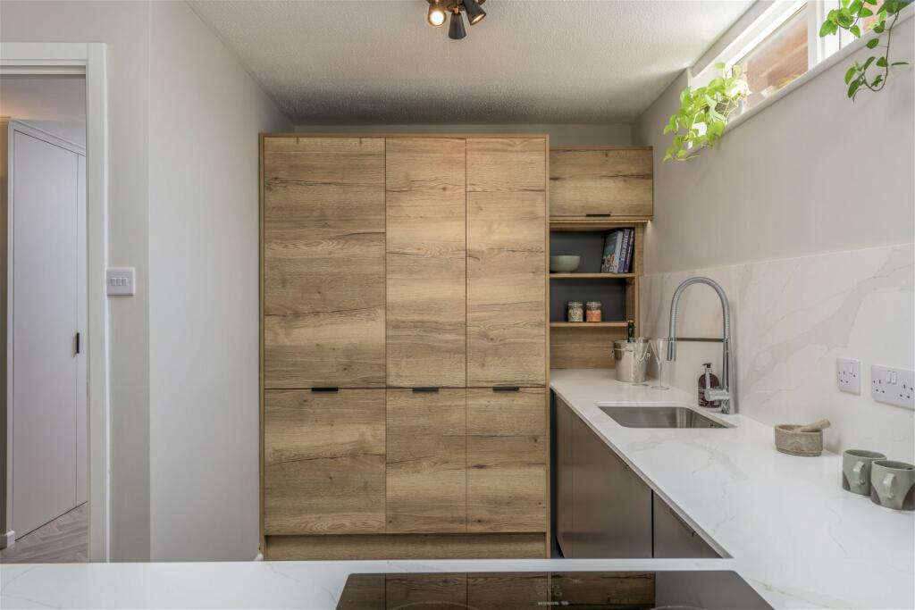 Additional image 6 of Potential to convert to a two bedroom apartment