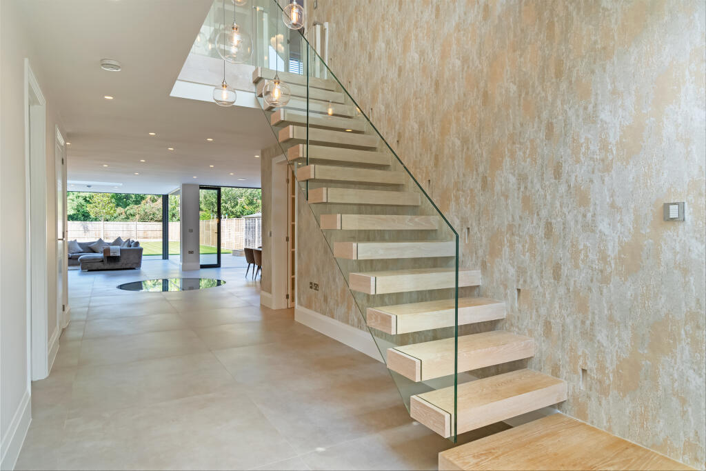 Additional image 2 of Tithe Barn Close, St. Albans, AL1