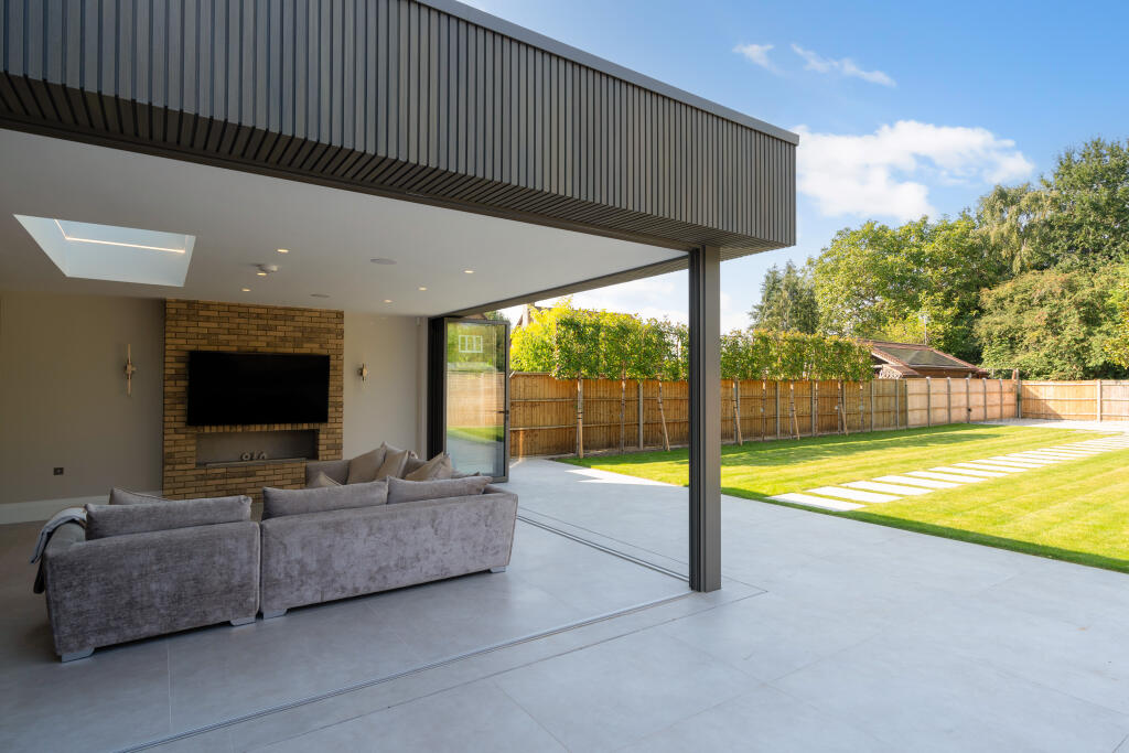 Additional image 11 of Tithe Barn Close, St. Albans, AL1