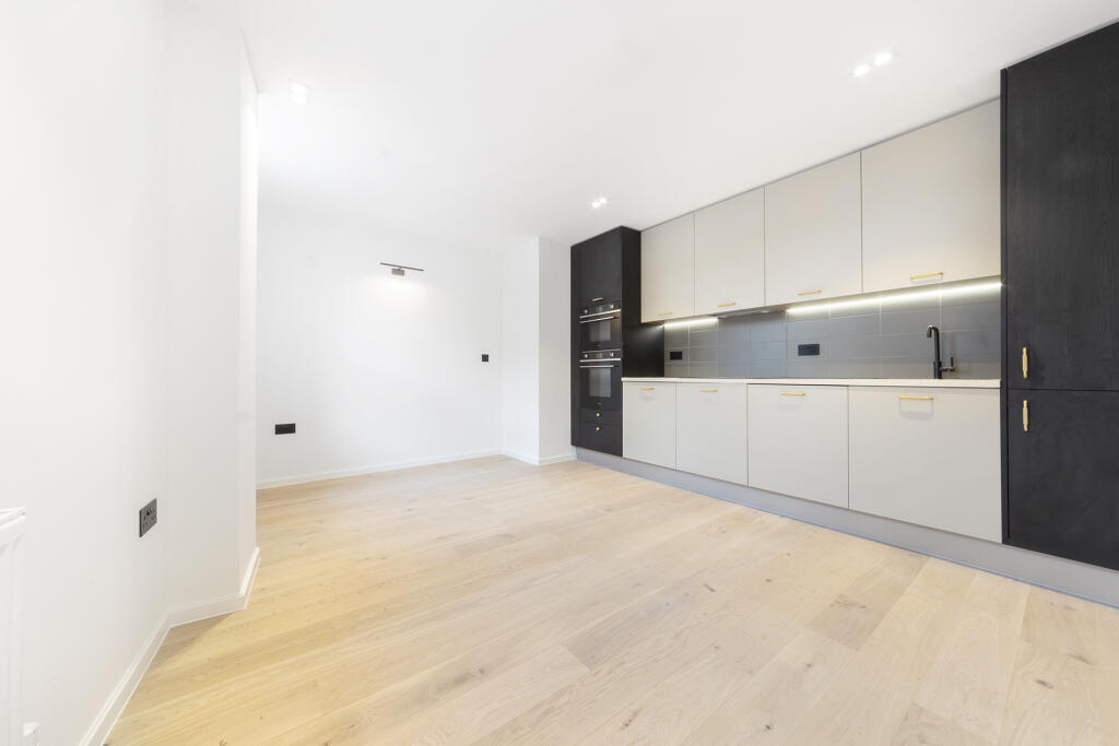 Additional image 3 of Catherine Street, St. Albans, Hertfordshire, AL3