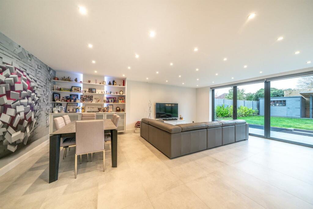 Additional image 26 of Oakwood Road, Bricket Wood