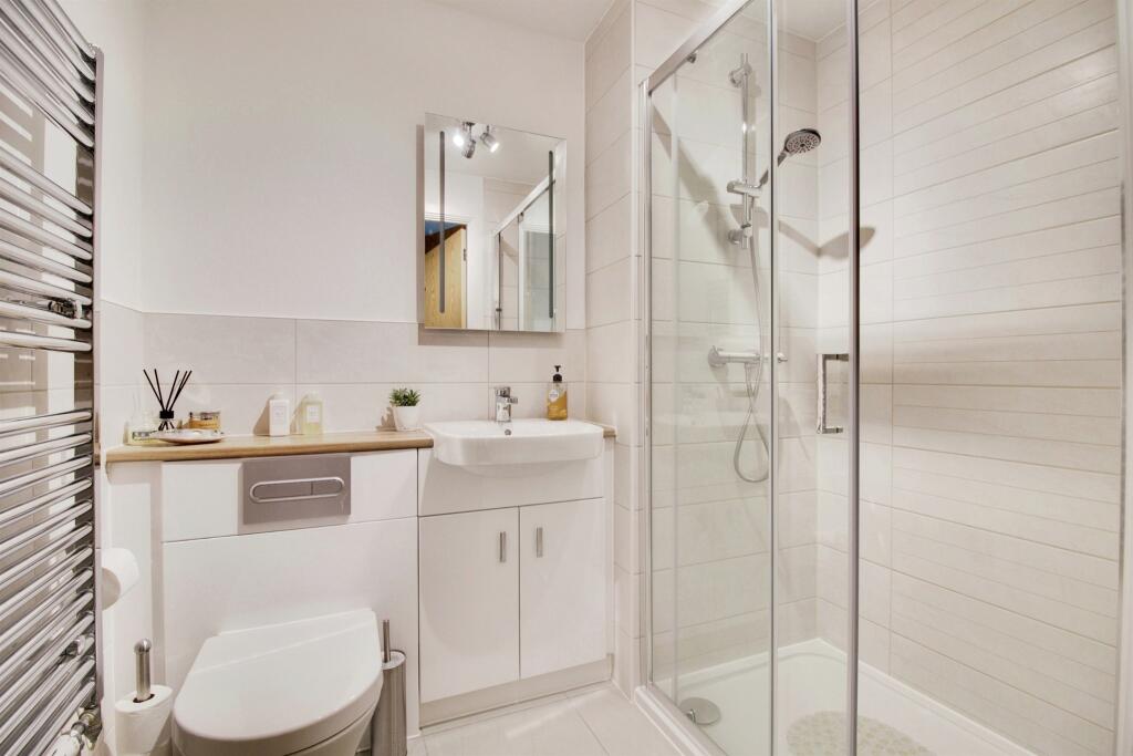 Additional image 11 of Great North Road, Hatfield