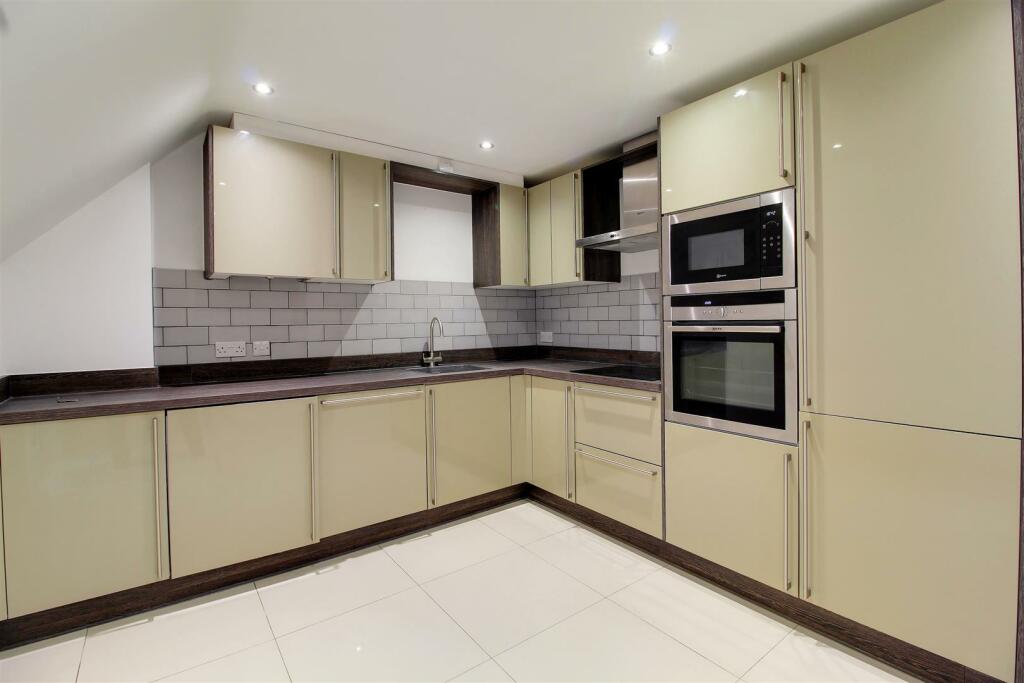 Additional image 3 of Green Close, Brookmans Park