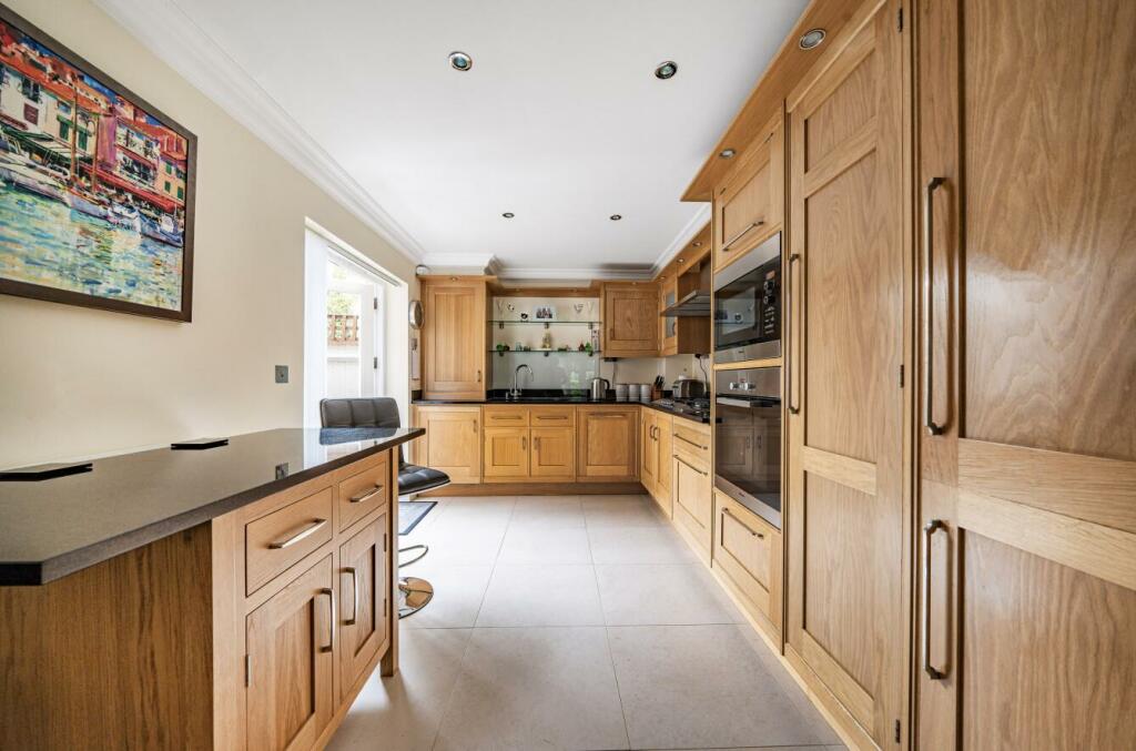 Additional image 4 of Essendon